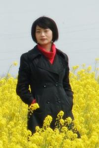 賈 瑩